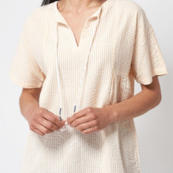 NWT Yellow and White Stripe‎ s/s Seersucker TOP  SZ M - Picture 1 of 4